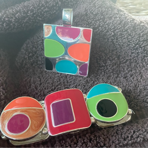 Contemporary silver and enamel stretch bracelet and matching pendant - Picture 3 of 3